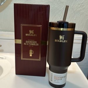 Stanley Quencher H2.O tumbler.
